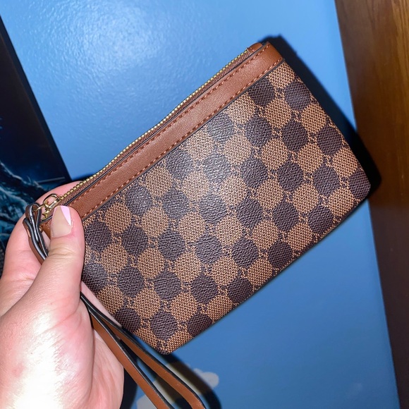 2 in 1 Large Tote Purse w/ Acrylic Circular Handles - Picture 15 of 16